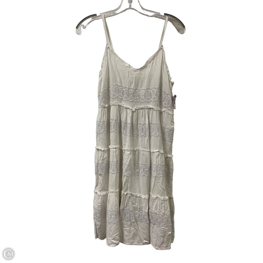 Dress Casual Short By Jessica Simpson In White, Size: L