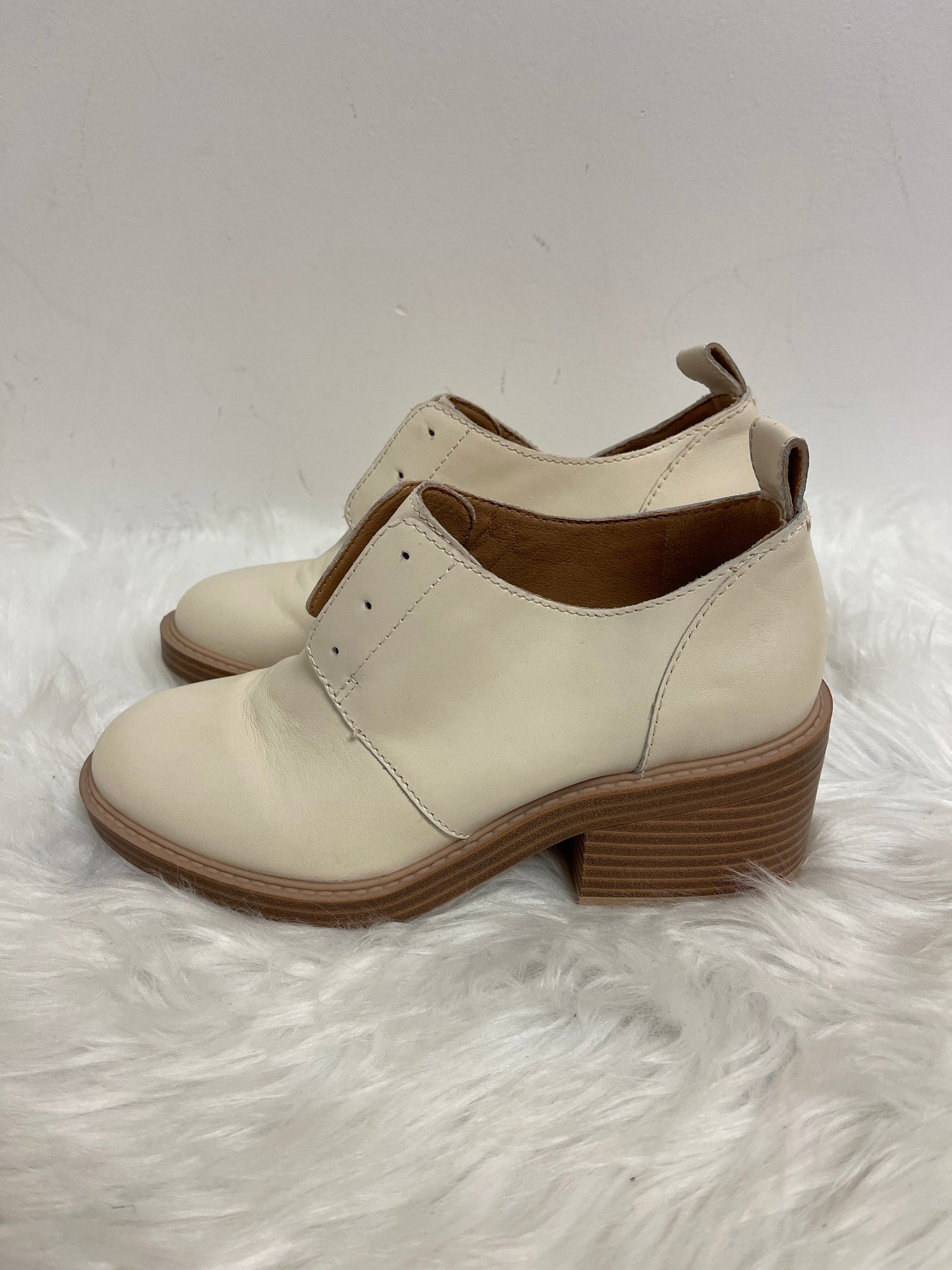 Cream Shoes Heels Block Crown Vintage, Size 6.5