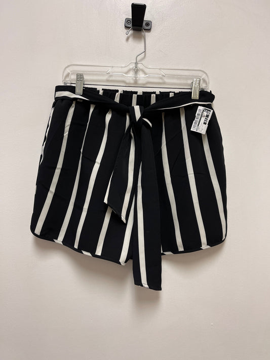 Black & White Shorts Venus, Size 8