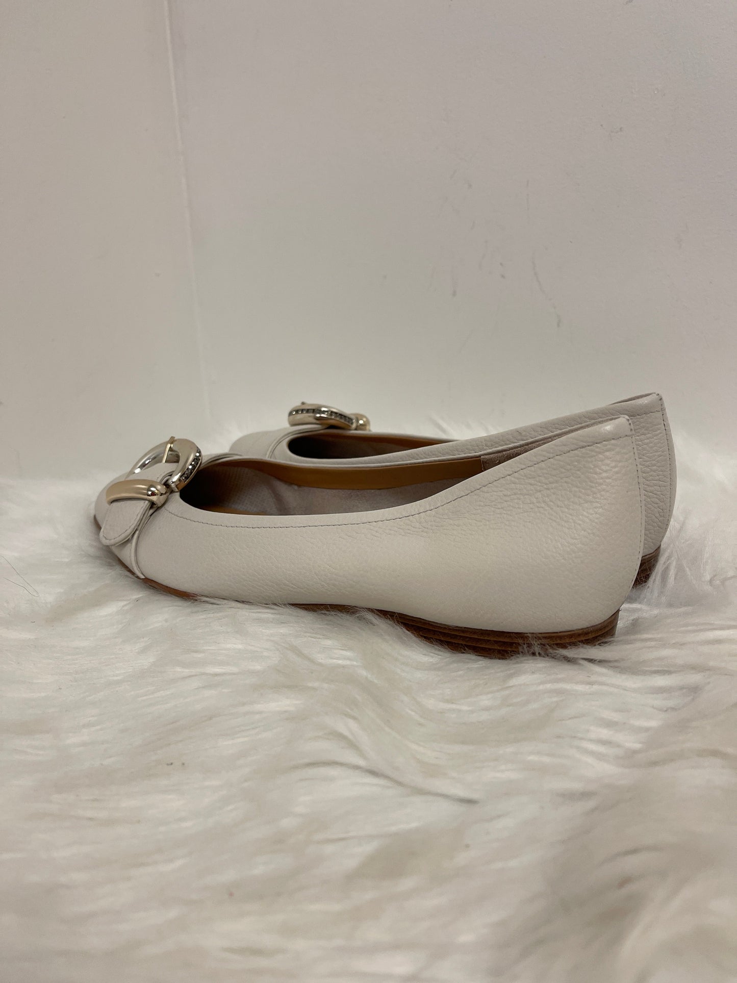 White Shoes Flats Naturalizer, Size 8.5