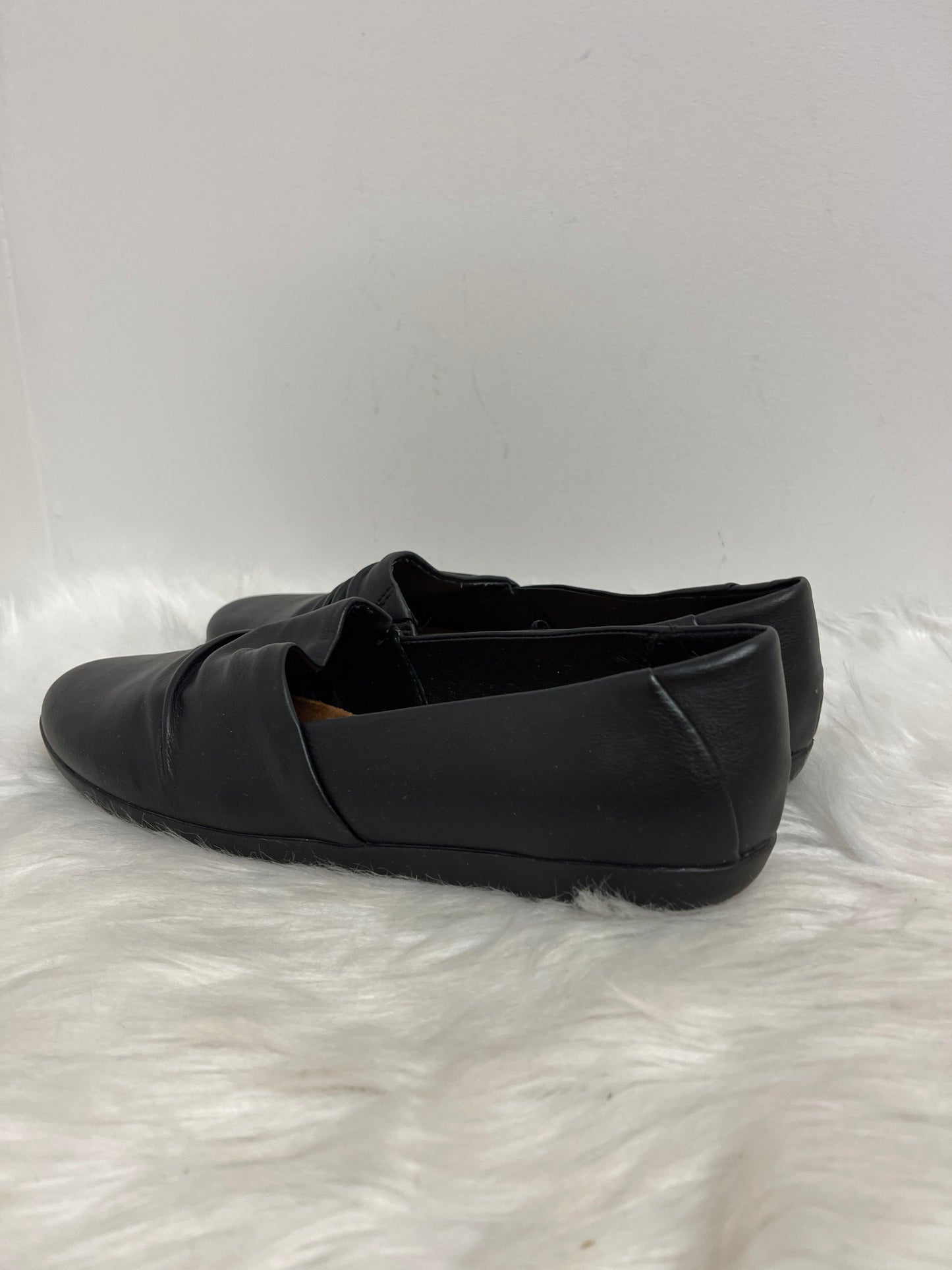 Black Shoes Flats Bare Traps, Size 8