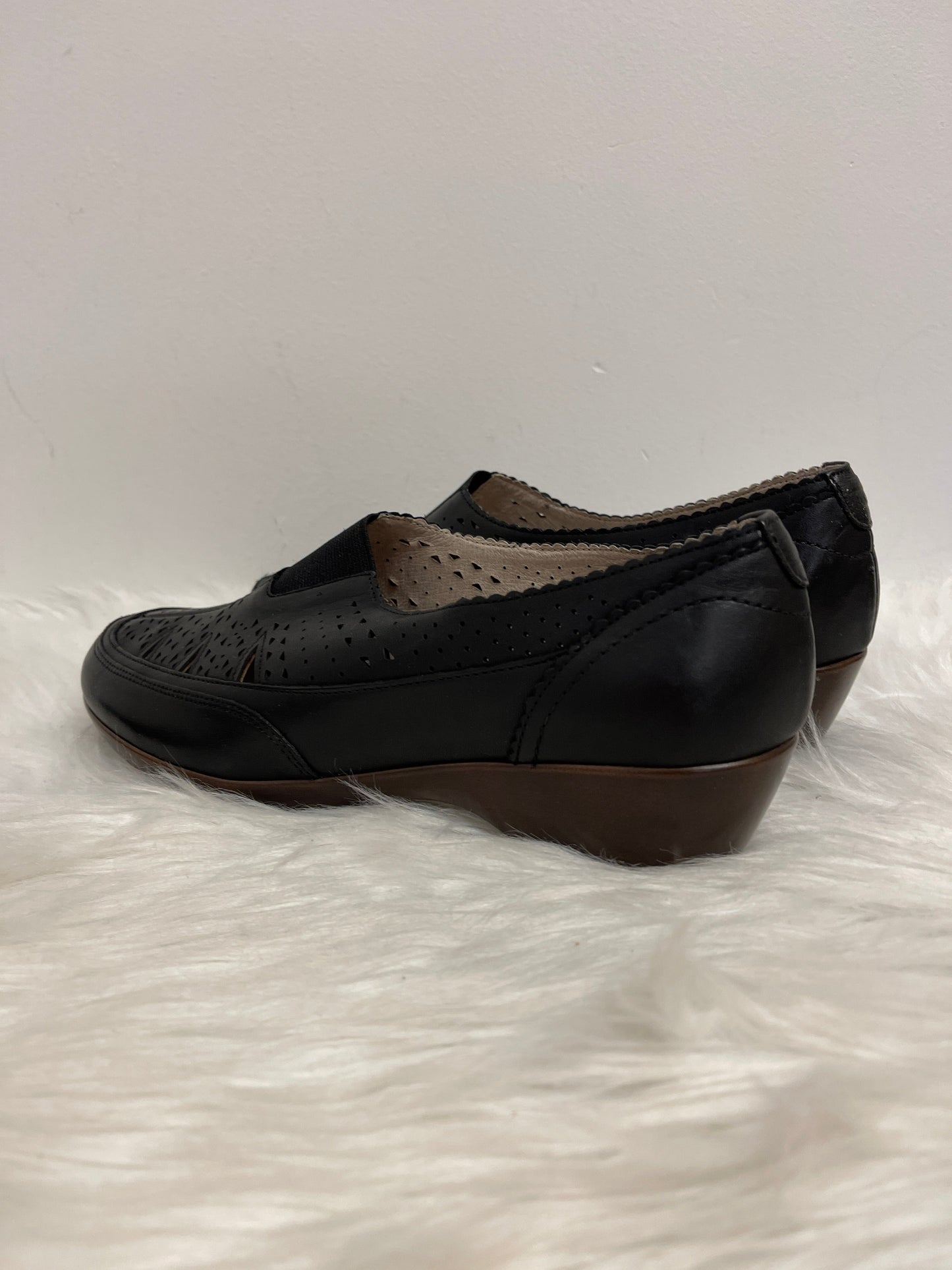 Black Shoes Flats Easy Spirit, Size 8
