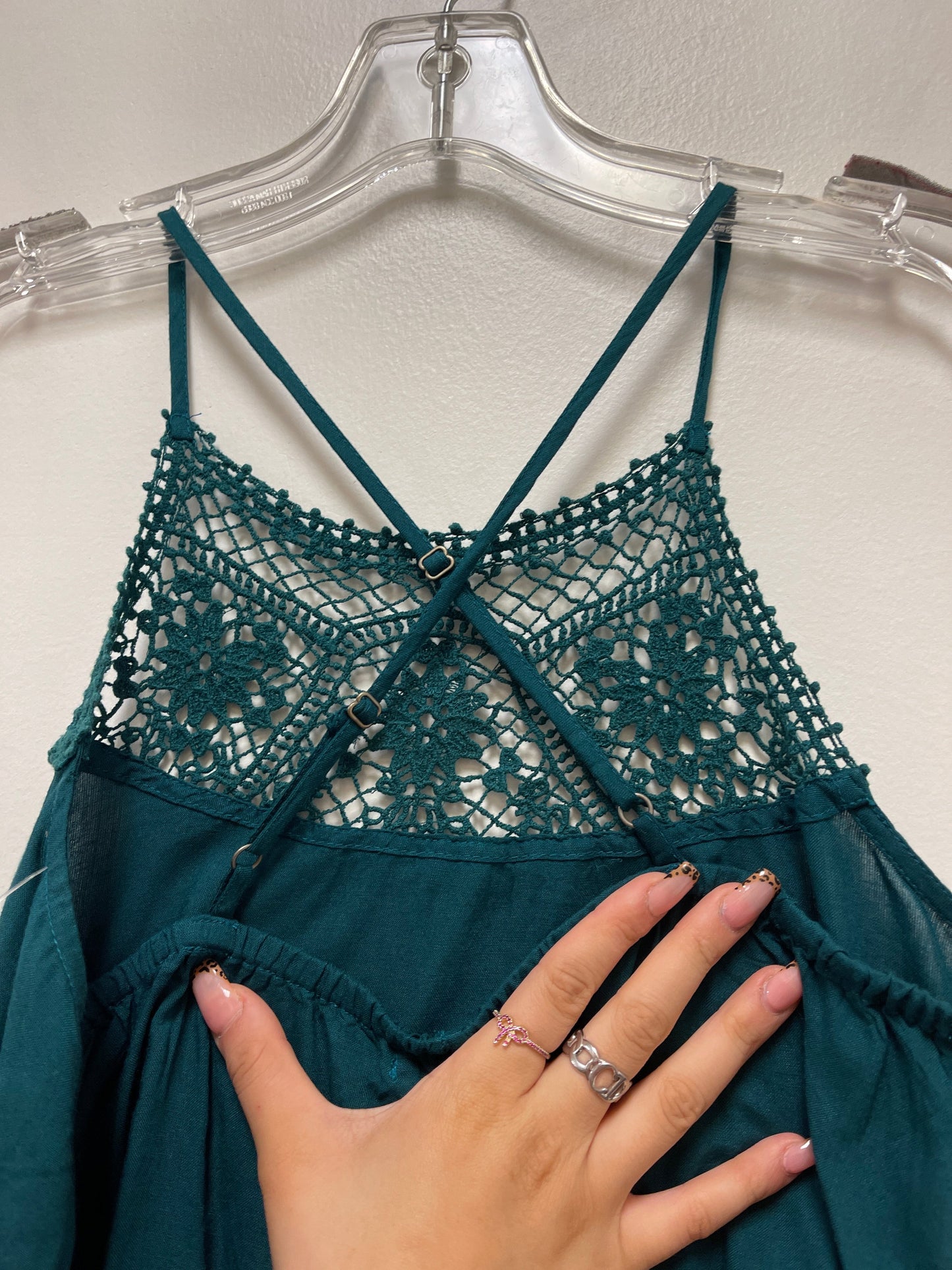 Top Sleeveless By Maurices In Green, Size: Xs