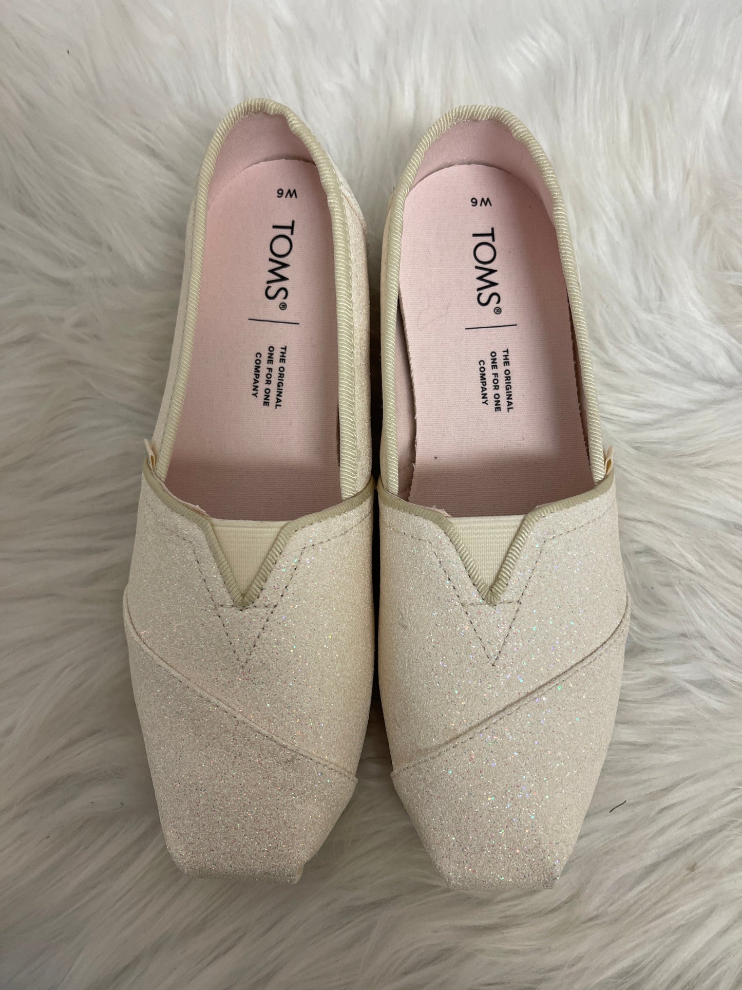 Shoes Flats By Toms In White, Size: 6