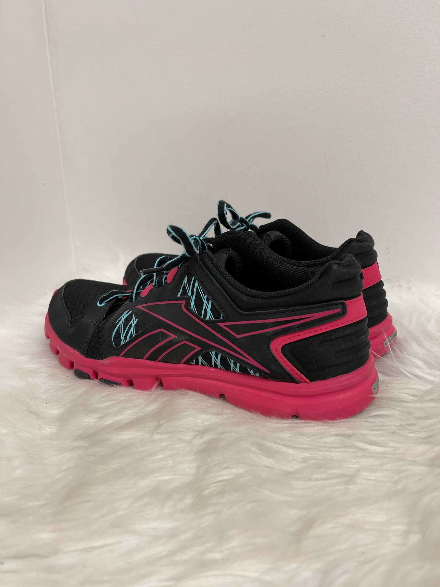 Shoes Athletic By Reebok In Black & Pink, Size: 9