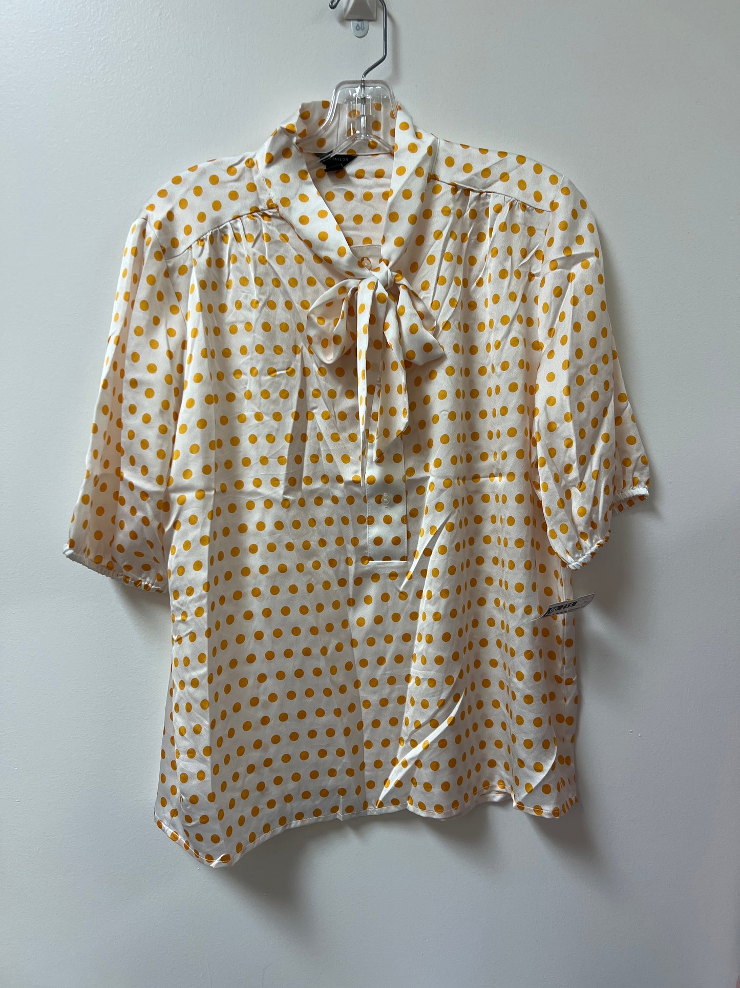 Top Short Sleeve By Ann Taylor In White & Yellow, Size: M