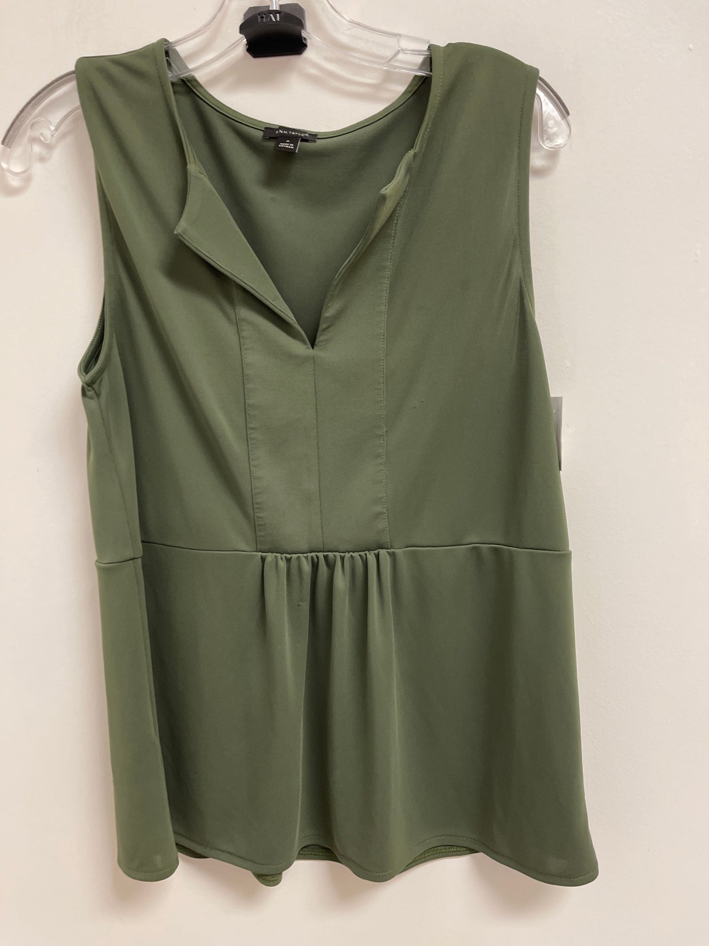 Top Sleeveless By Ann Taylor In Green, Size: M