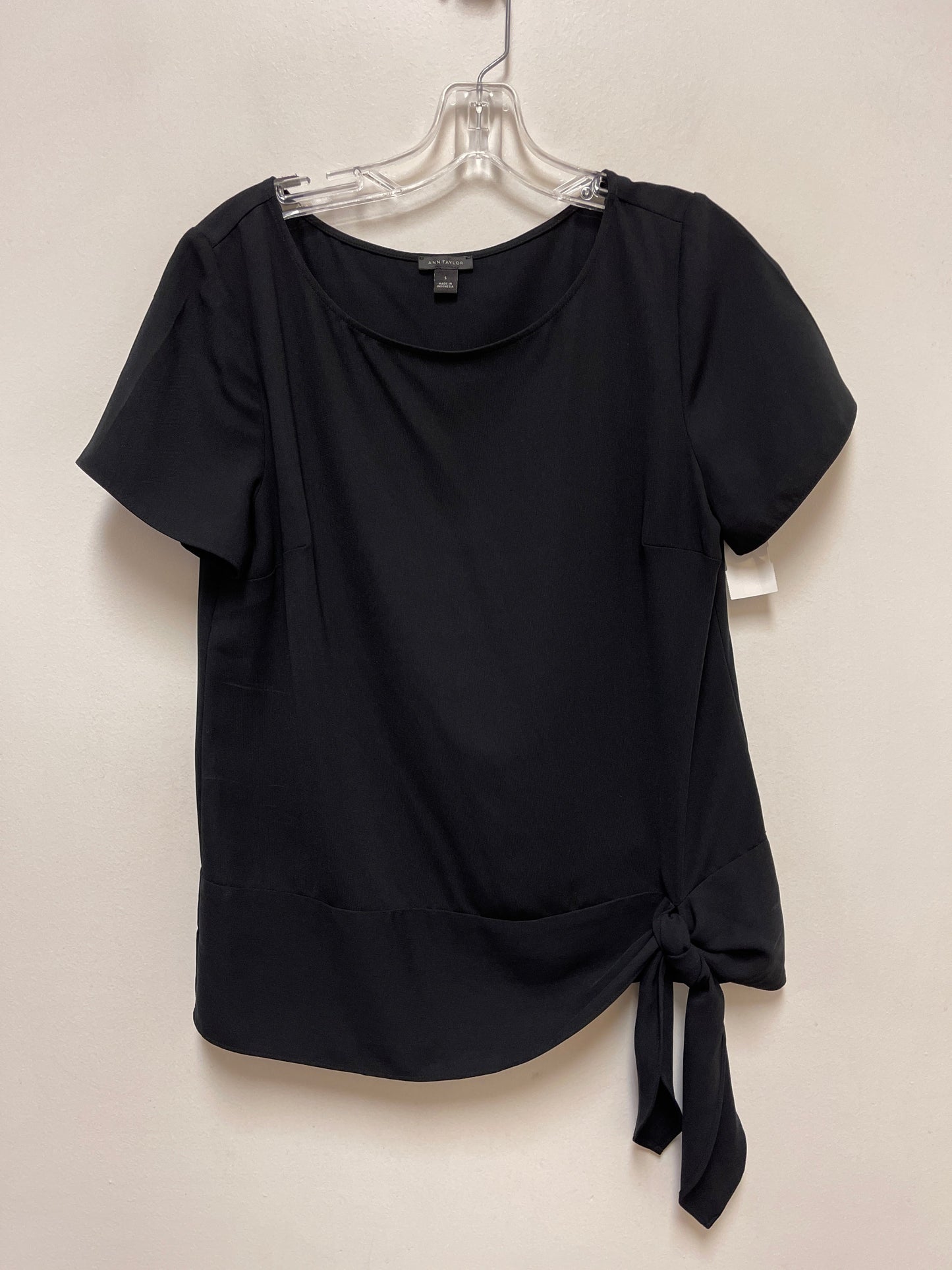 Top Short Sleeve By Ann Taylor In Black, Size: S