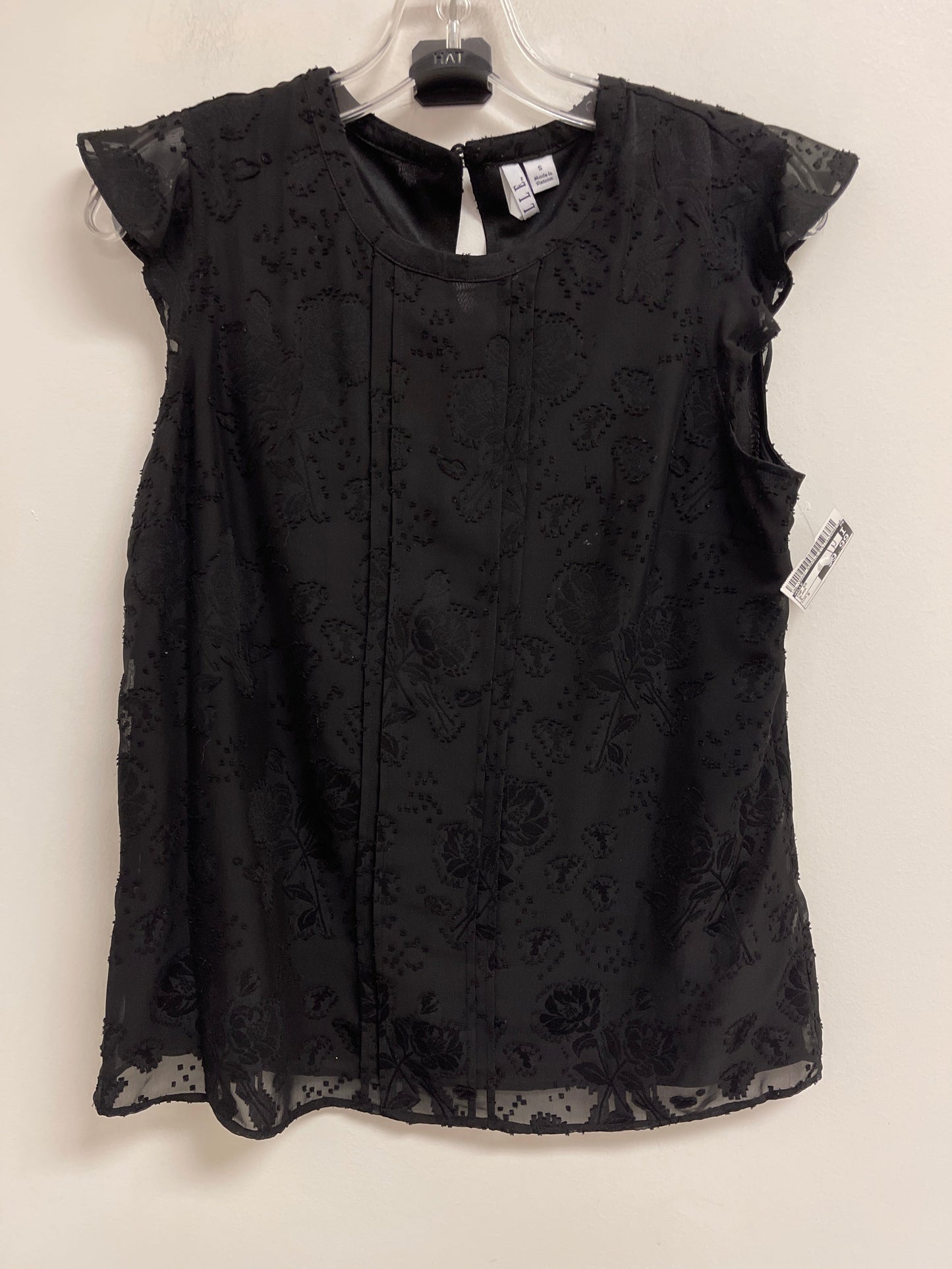 Top Short Sleeve By Elle In Black, Size: S