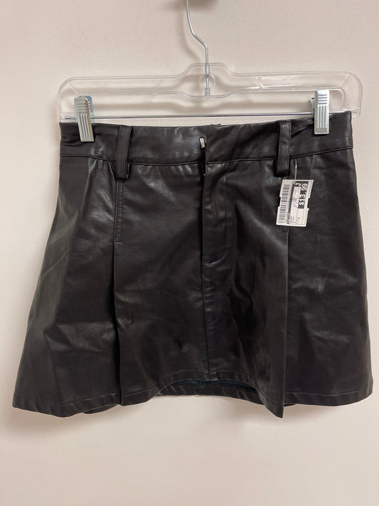 Skort By Le Lis In Black, Size: 4