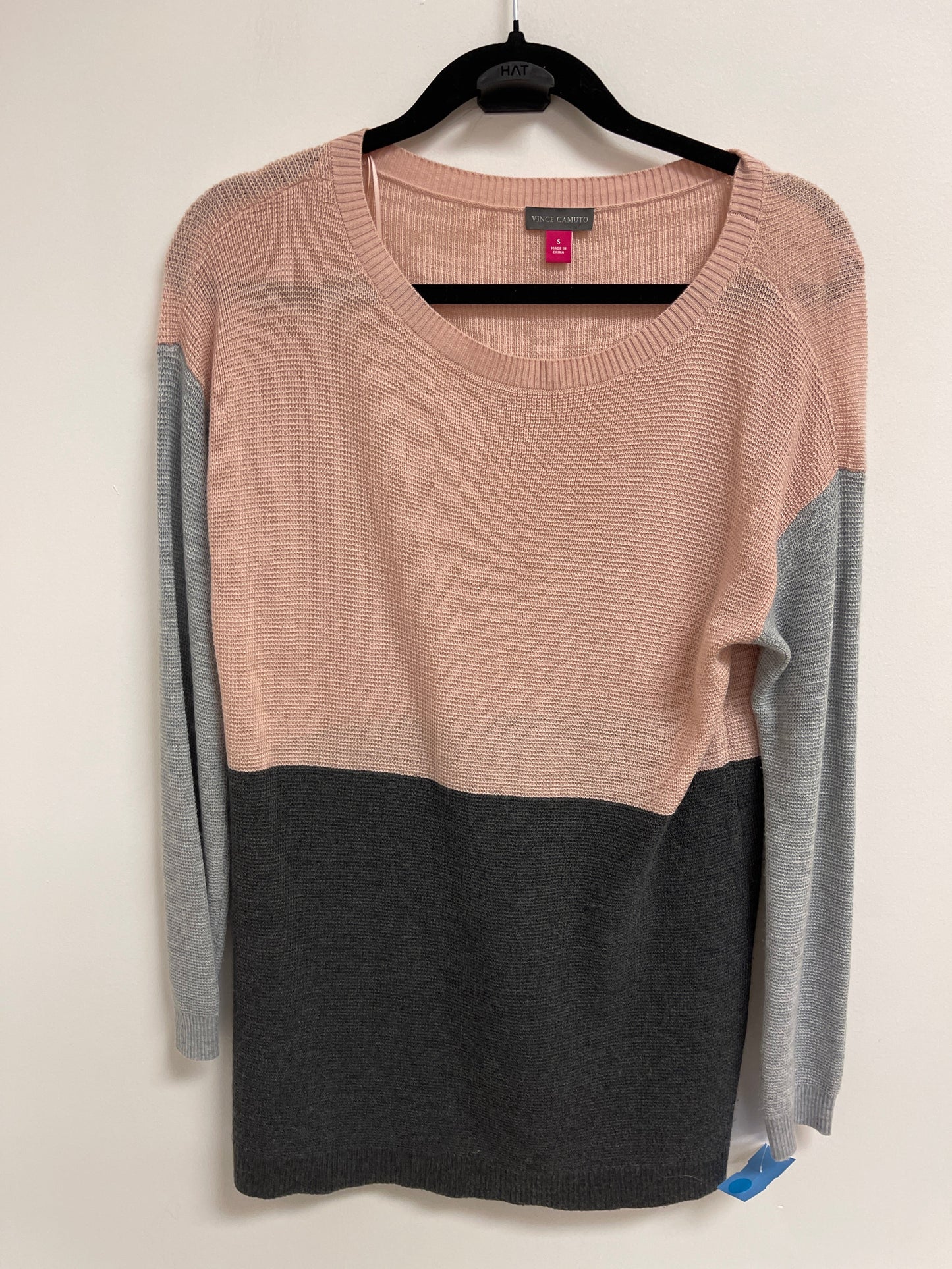 Top Long Sleeve By Vince Camuto In Grey & Pink, Size: S