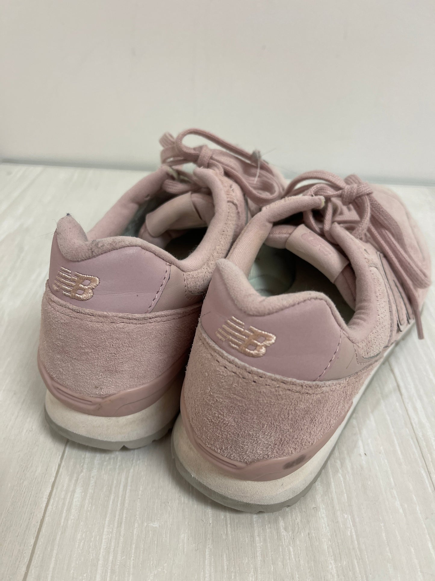 Shoes Sneakers By New Balance In Pink, Size: 8