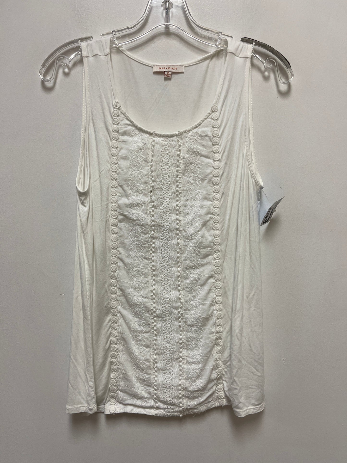 Top Sleeveless By Skies Are Blue In White, Size: M