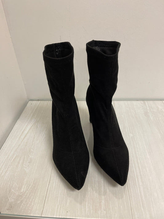 Boots Ankle Heels By Clothes Mentor In Black, Size: 10