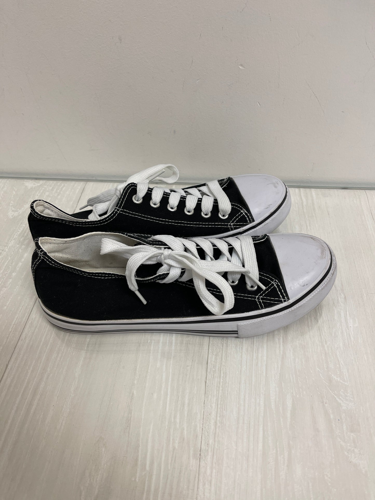 Shoes Sneakers By Pierre Dumas In Black, Size: 9