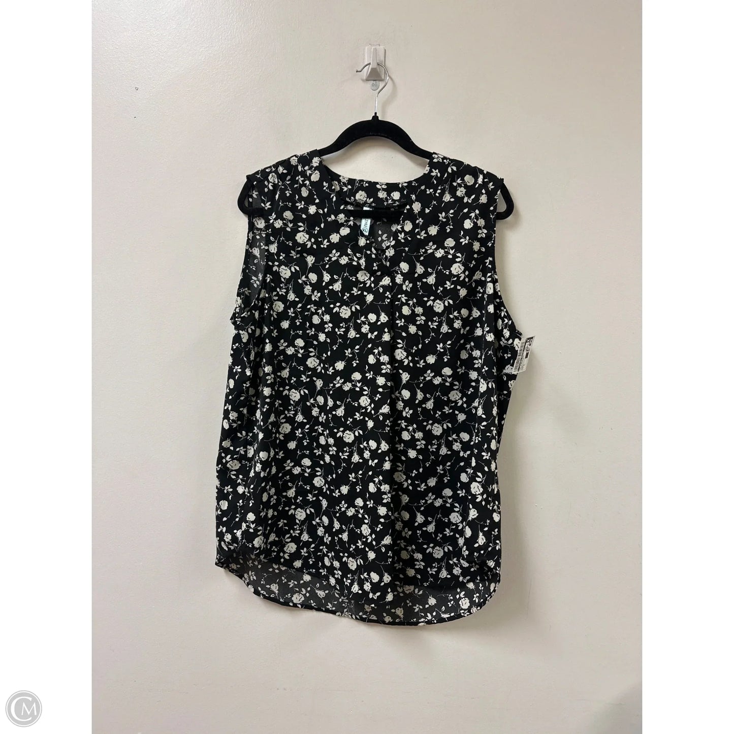 Top Sleeveless By Clothes Mentor In Black & White, Size: Xl