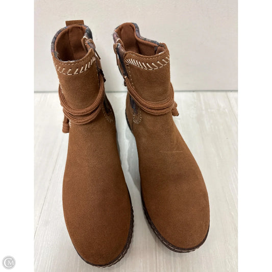 Boots Ankle Flats By Clarks In Brown, Size: 9.5
