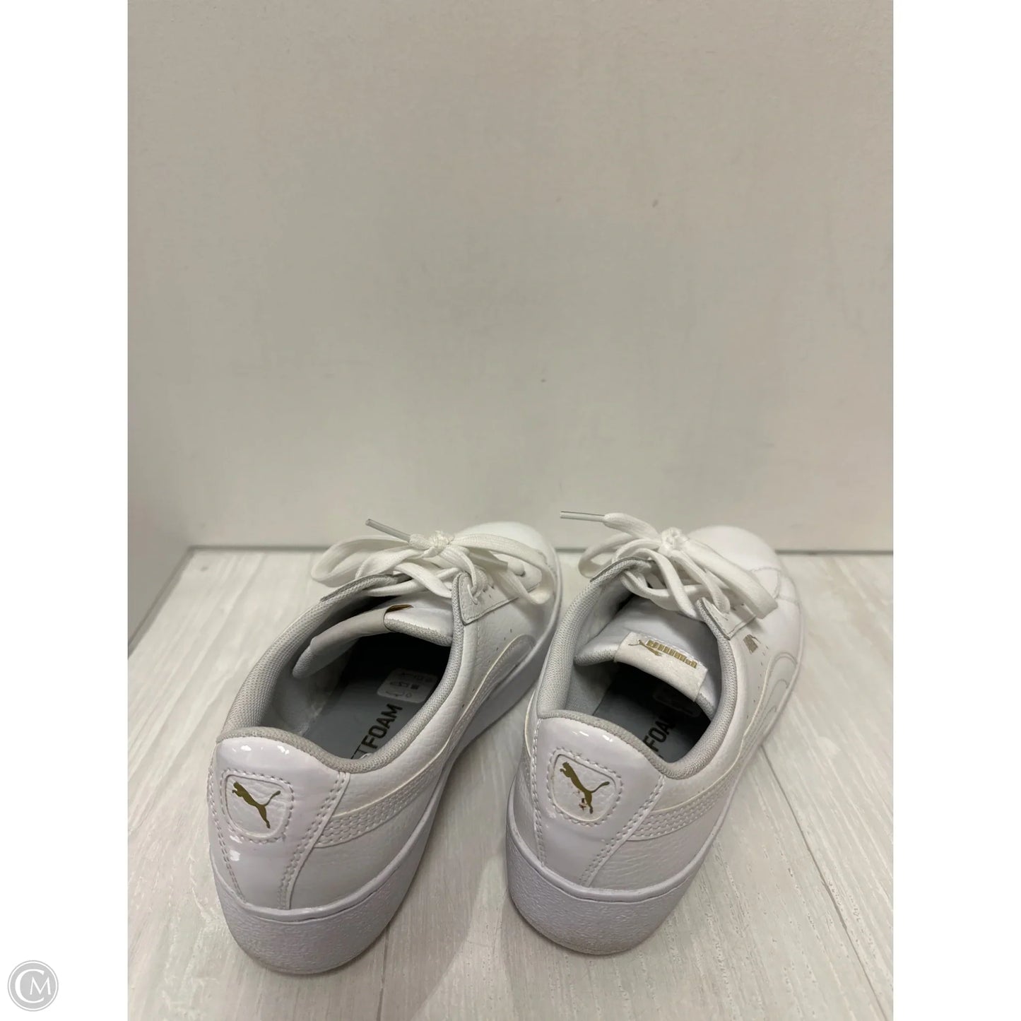 Shoes Sneakers By Puma In White, Size: 8