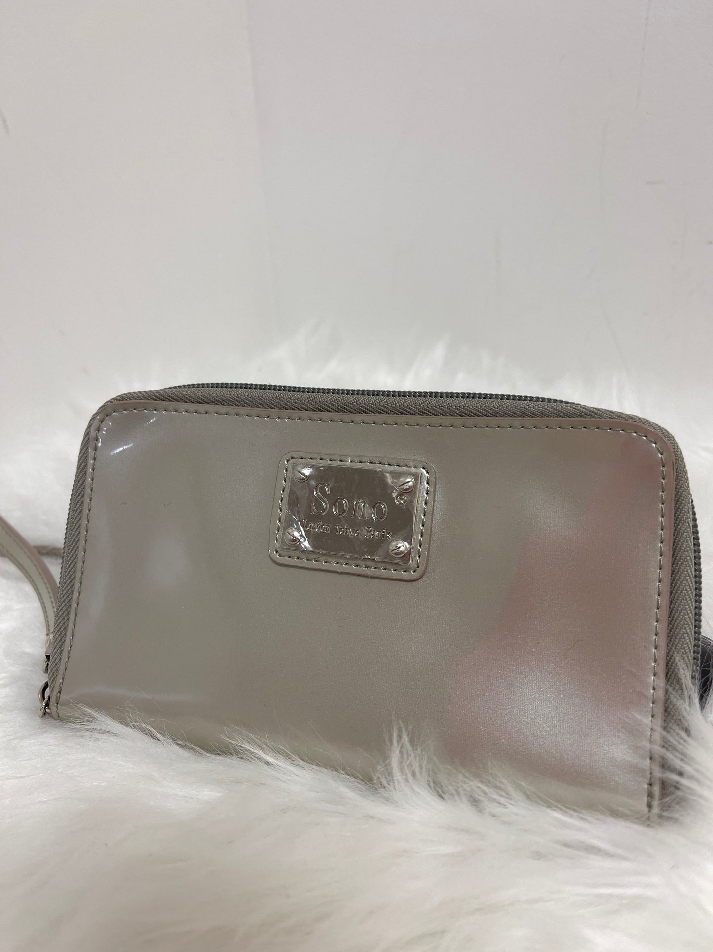 Wristlet By Clothes Mentor  Size: Medium