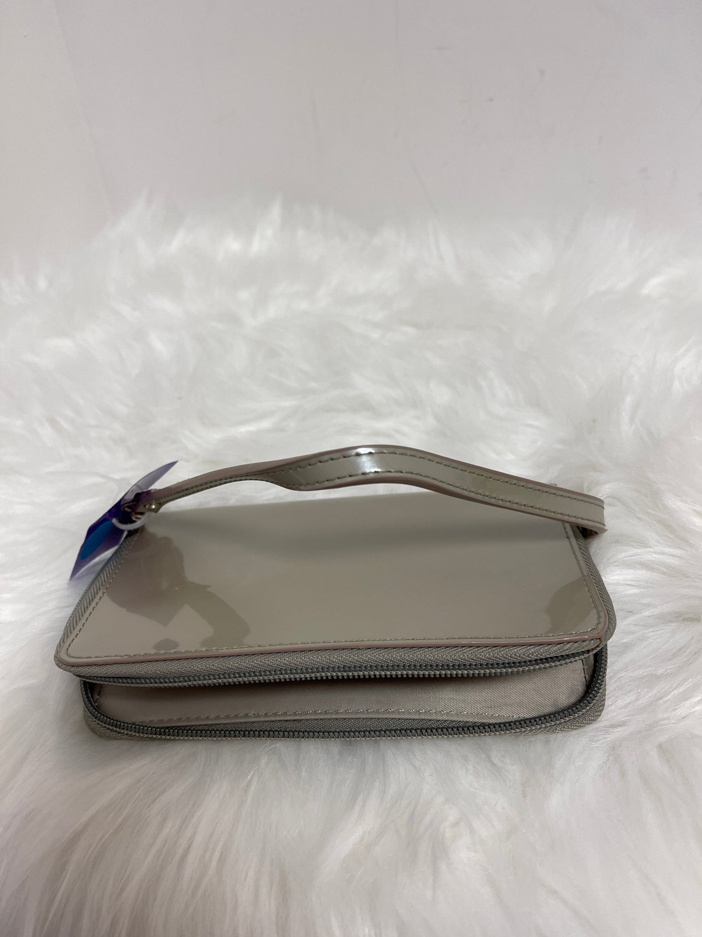 Wristlet By Clothes Mentor  Size: Medium