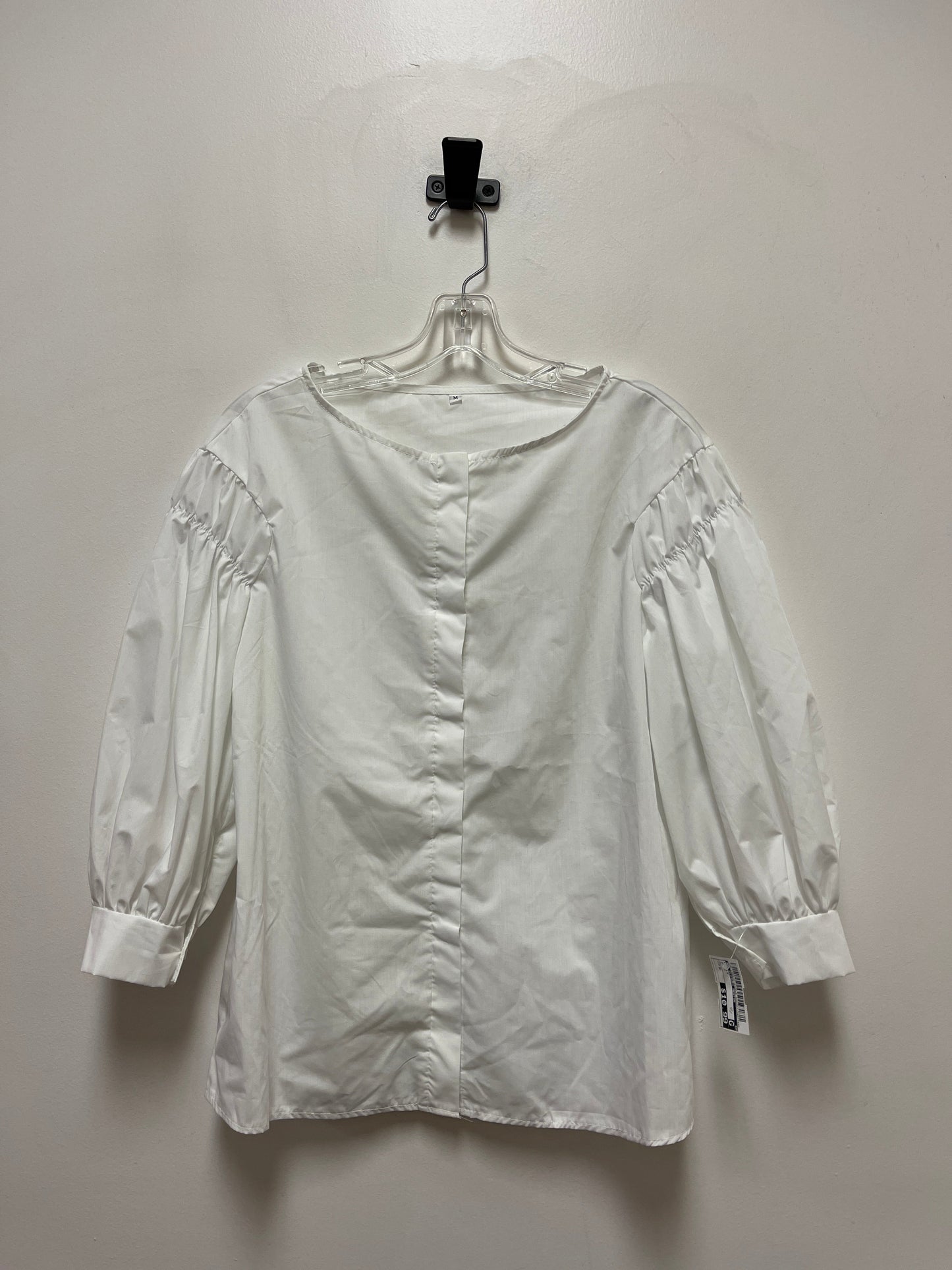 White Top Long Sleeve Clothes Mentor, Size M