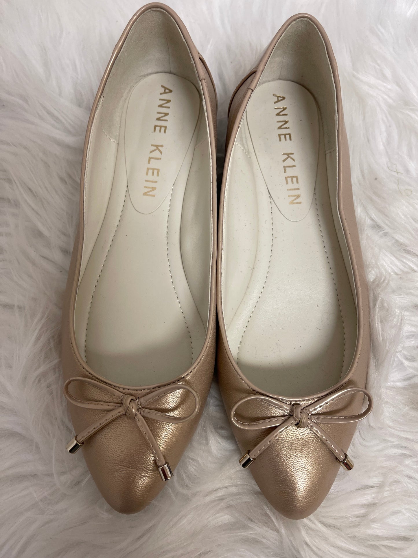 Shoes Flats By Anne Klein In Cream, Size: 6