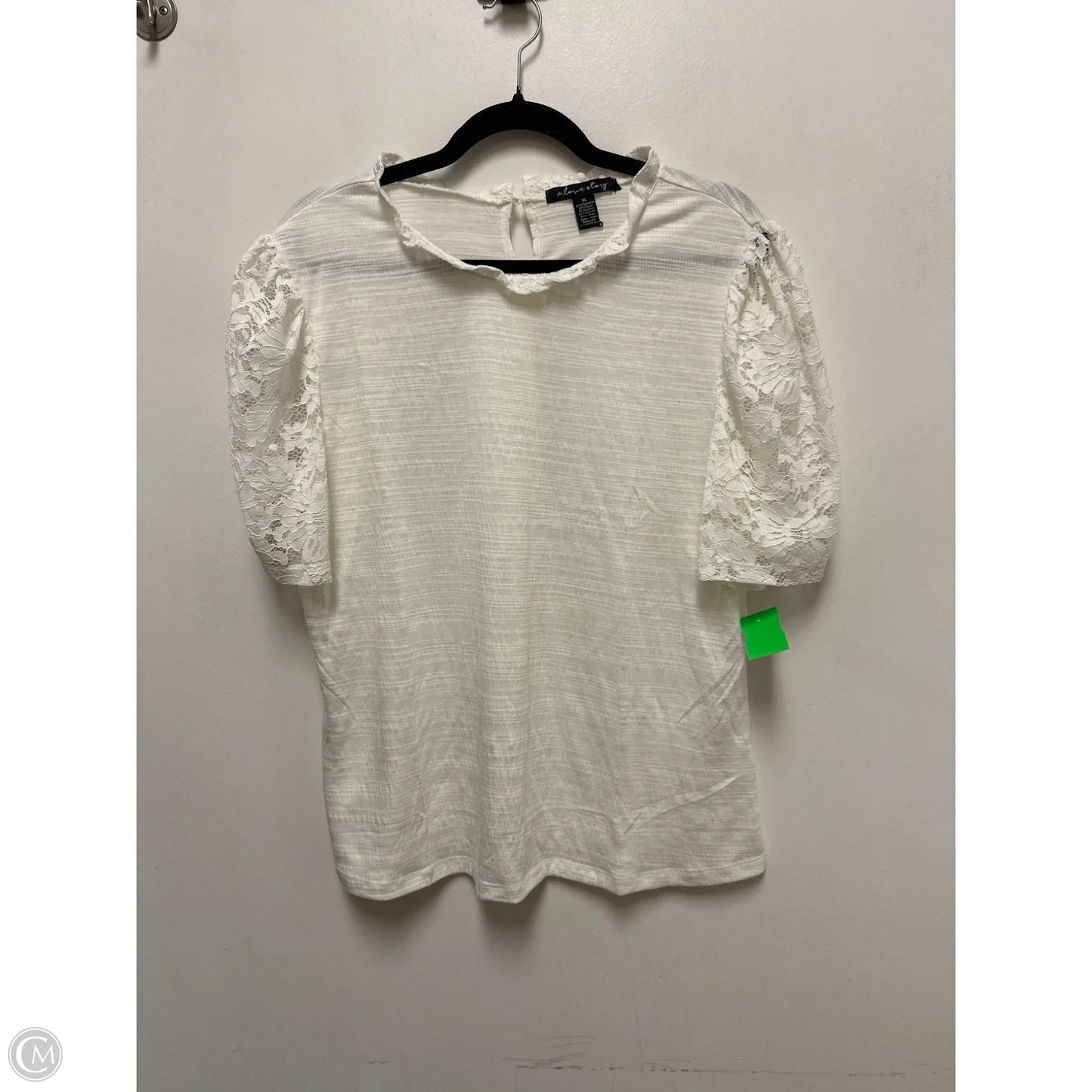 Top Short Sleeve By A Love Story In White, Size: Xl
