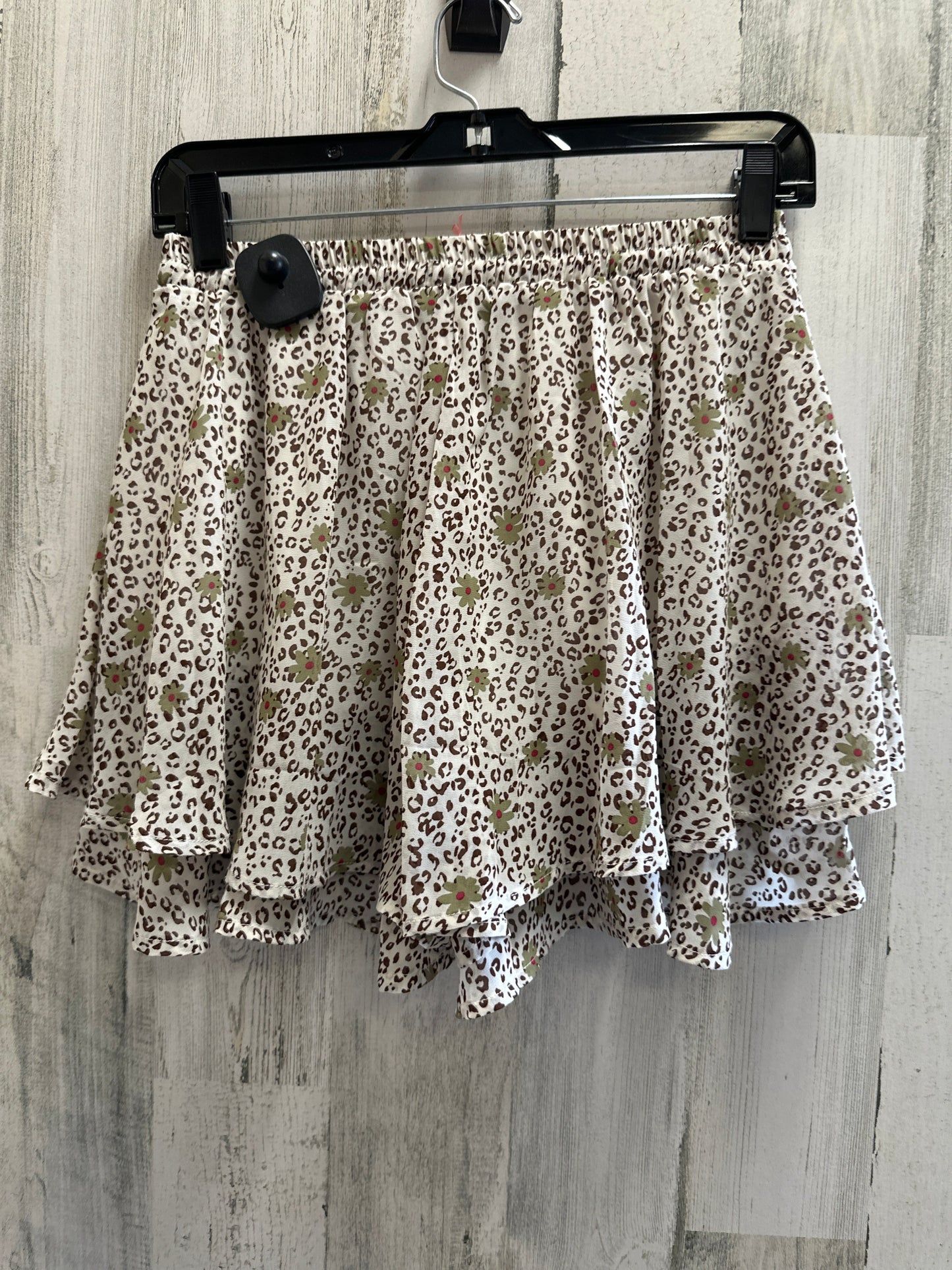 Cream Shorts Entro, Size 8