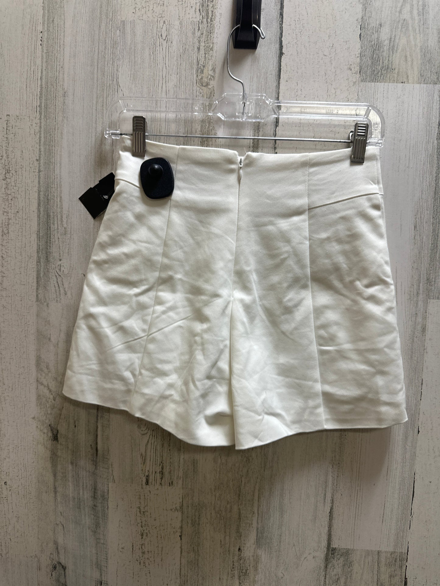 Cream Shorts Clothes Mentor, Size 4