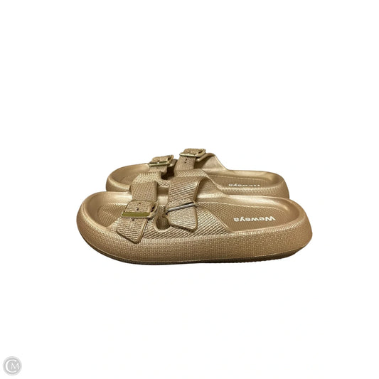 Sandals Flats By Clothes Mentor In Gold, Size: 7