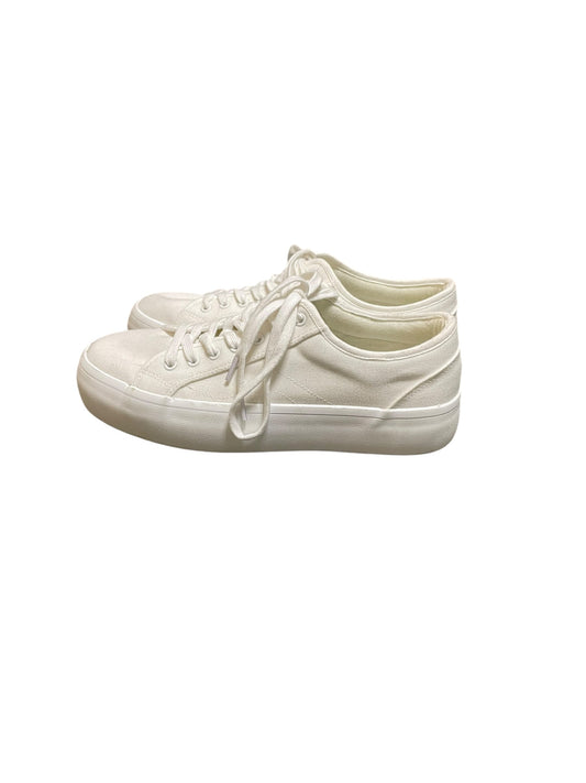 Shoes Sneakers By Cushionaire In White, Size: 9.5