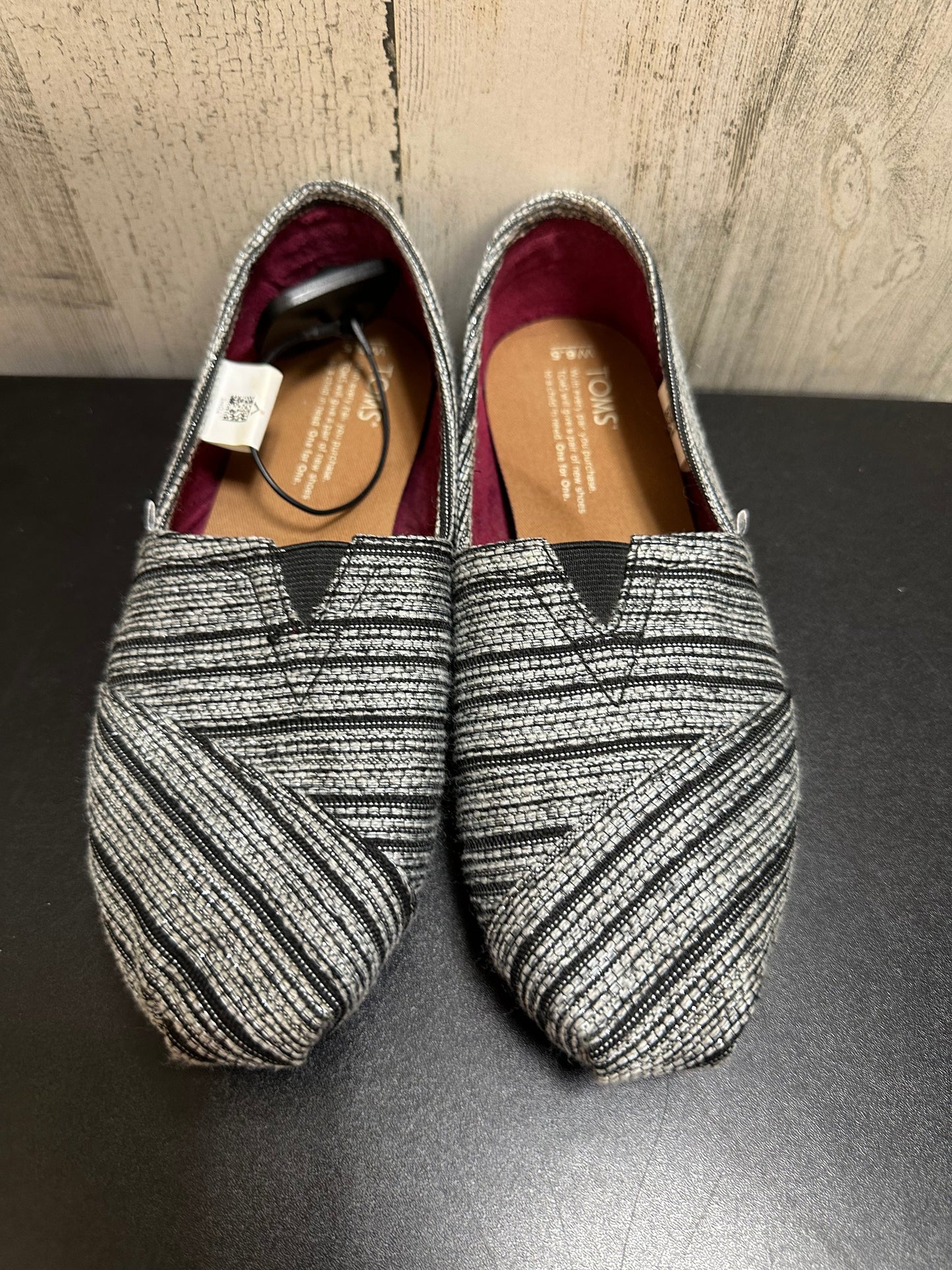 Grey Shoes Flats Toms, Size 6.5