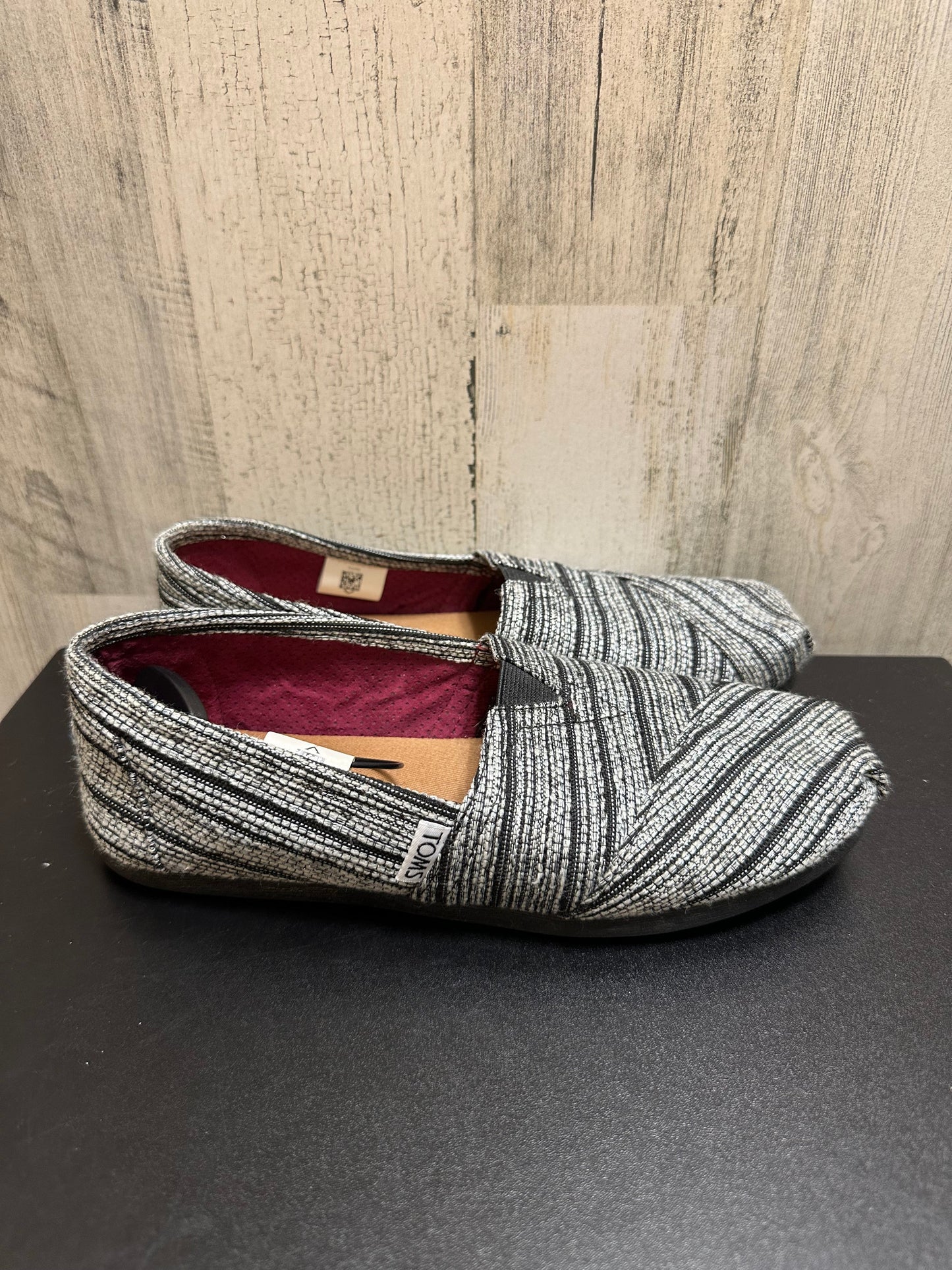 Grey Shoes Flats Toms, Size 6.5