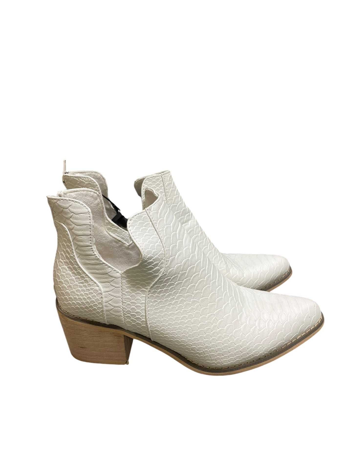 Boots Ankle Heels By Pierre Dumas In White, Size: 8.5