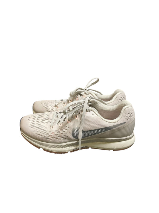 Shoes Sneakers By Nike In Grey, Size: 8