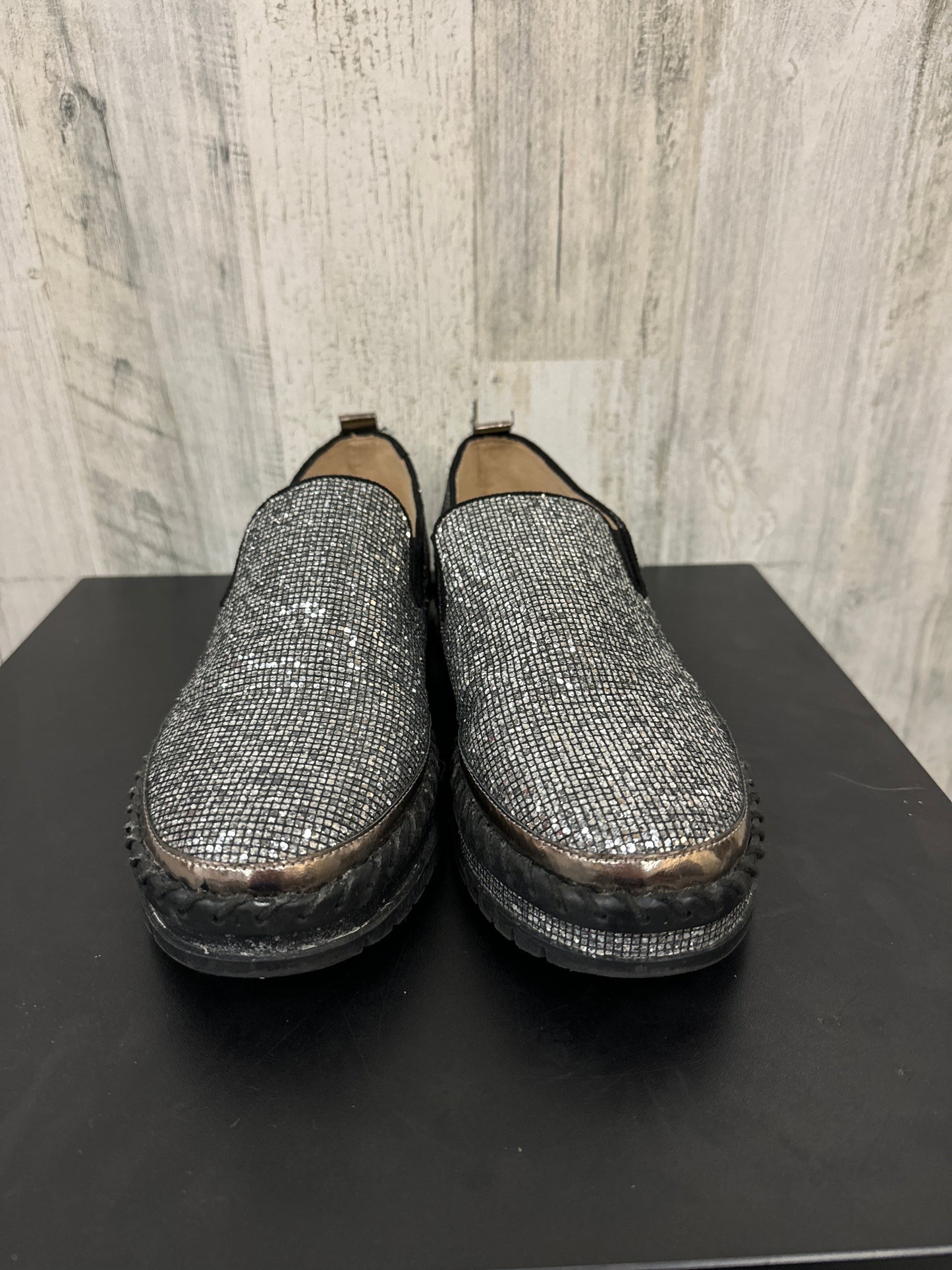 Silver Shoes Flats Clothes Mentor, Size 9