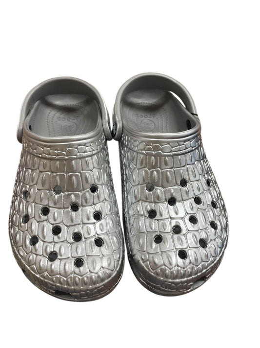 Shoes Flats By Crocs In Silver, Size: 9