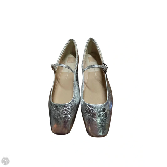 Shoes Flats By Dolce Vita In Silver, Size: 10