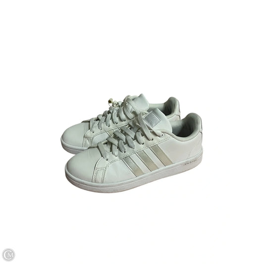 Shoes Sneakers By Adidas In White, Size: 6.5