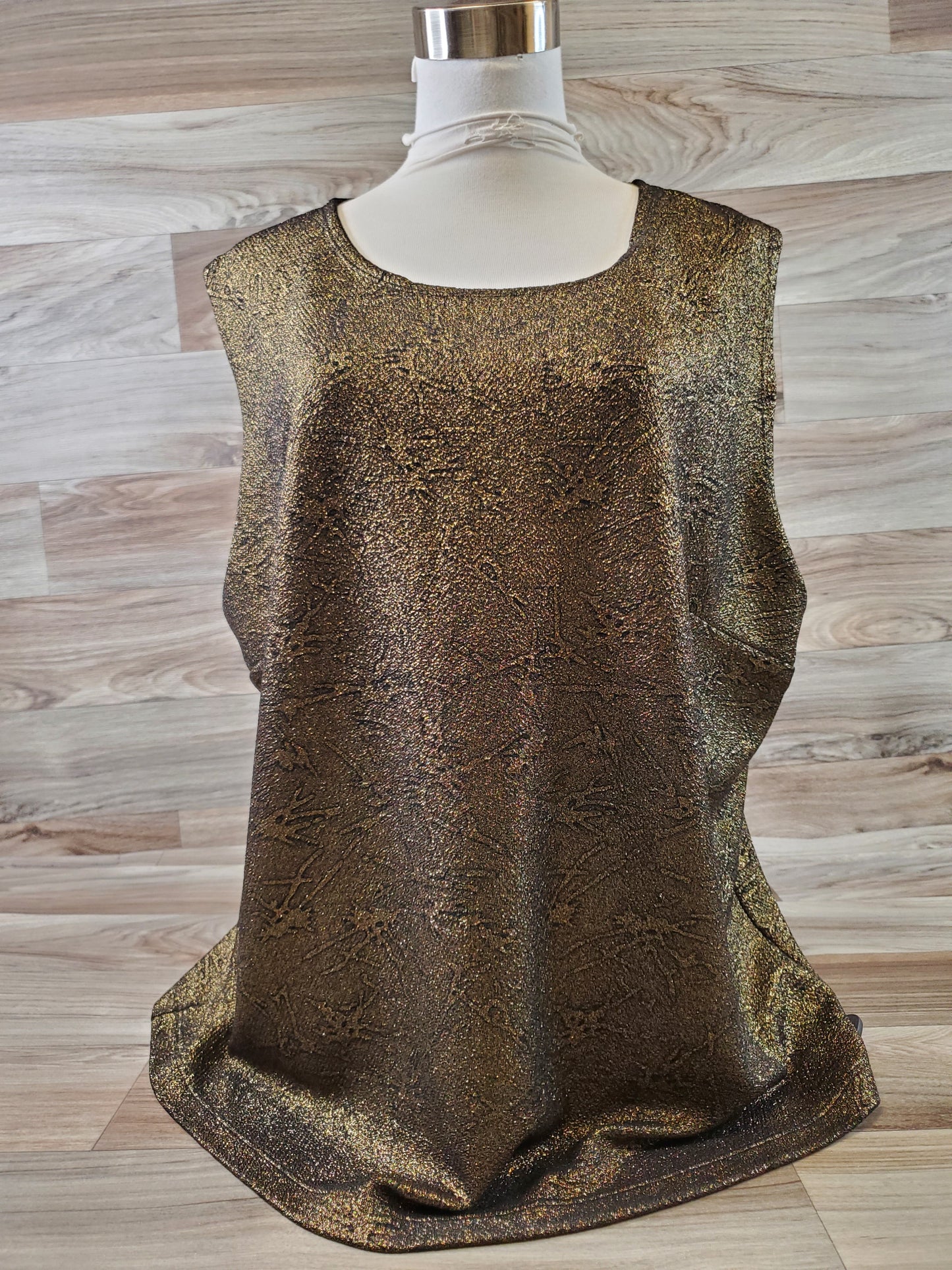 Top Sleeveless By Clothes Mentor In Bronze, Size: 2x