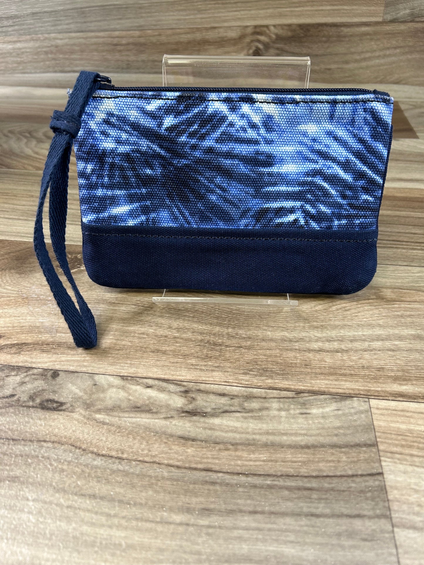 Wristlet Lands End, Size Medium