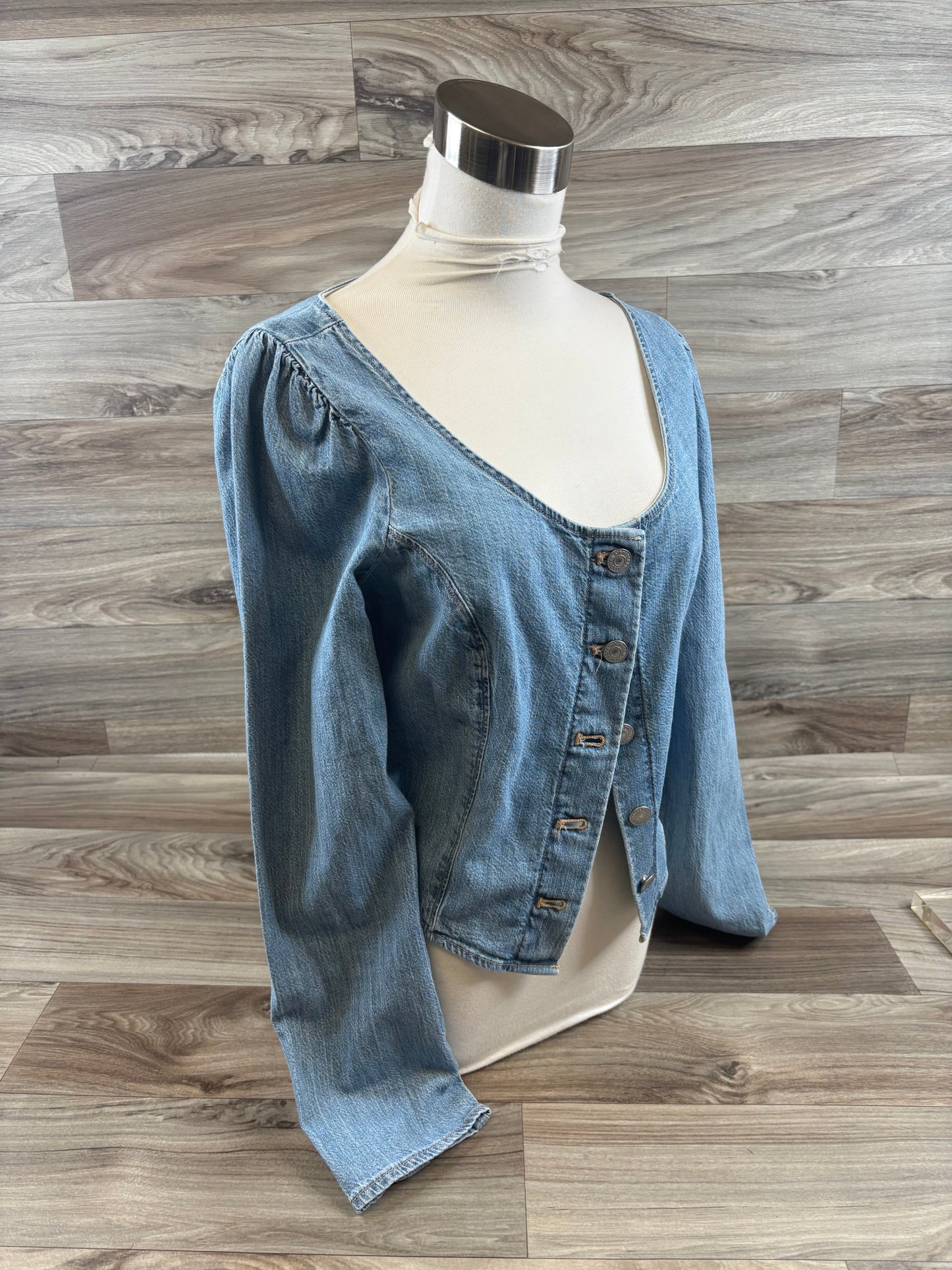 Top Long Sleeve By Levis In Blue Denim, Size: M