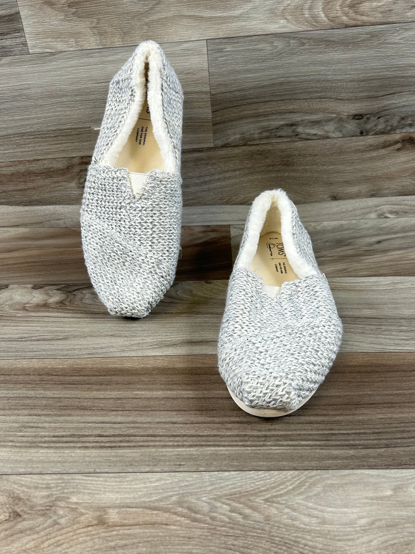 Shoes Flats By Toms In Grey & White, Size: 10