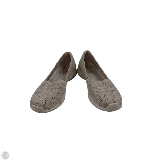Shoes Flats By Skechers In Cream, Size: 9