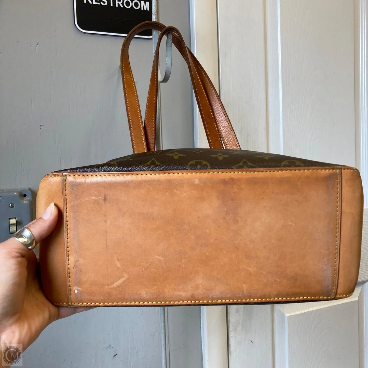 Handbag Luxury Designer By Louis Vuitton, Size: Medium