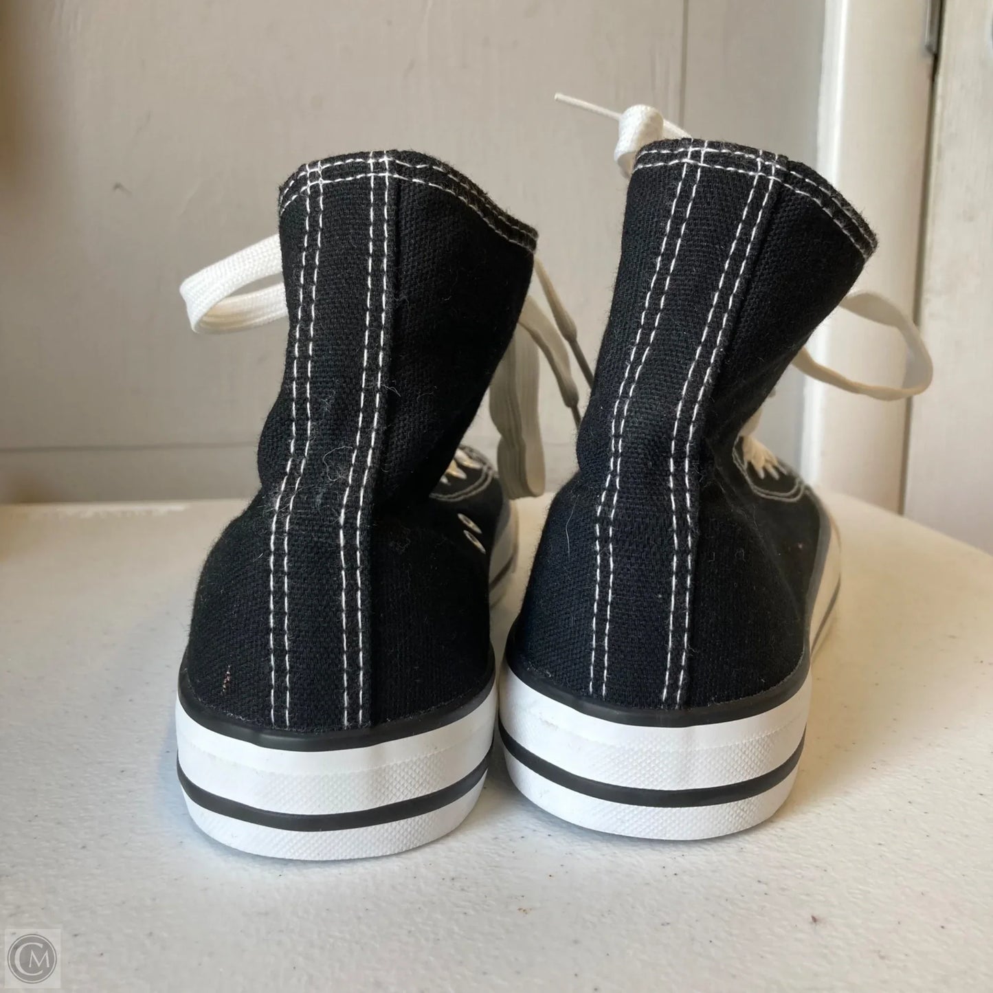 Shoes Sneakers In Black & White, Size: 9