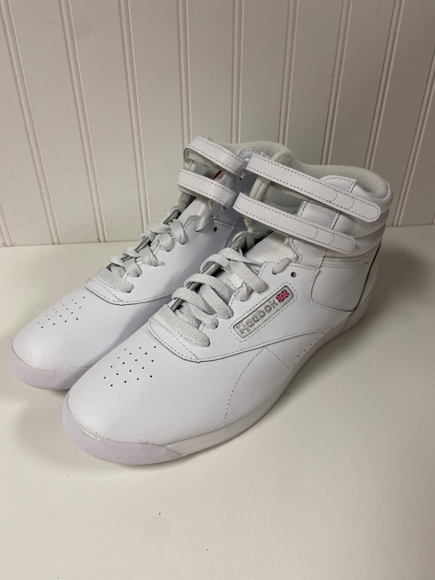 Shoes Sneakers By Reebok In White, Size: 10