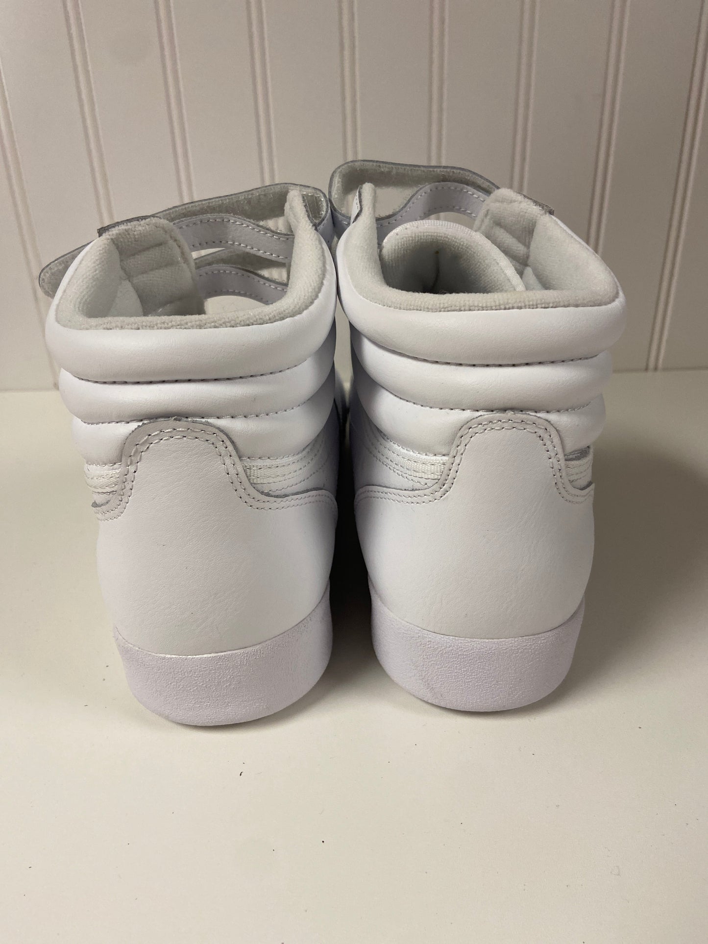 Shoes Sneakers By Reebok In White, Size: 10