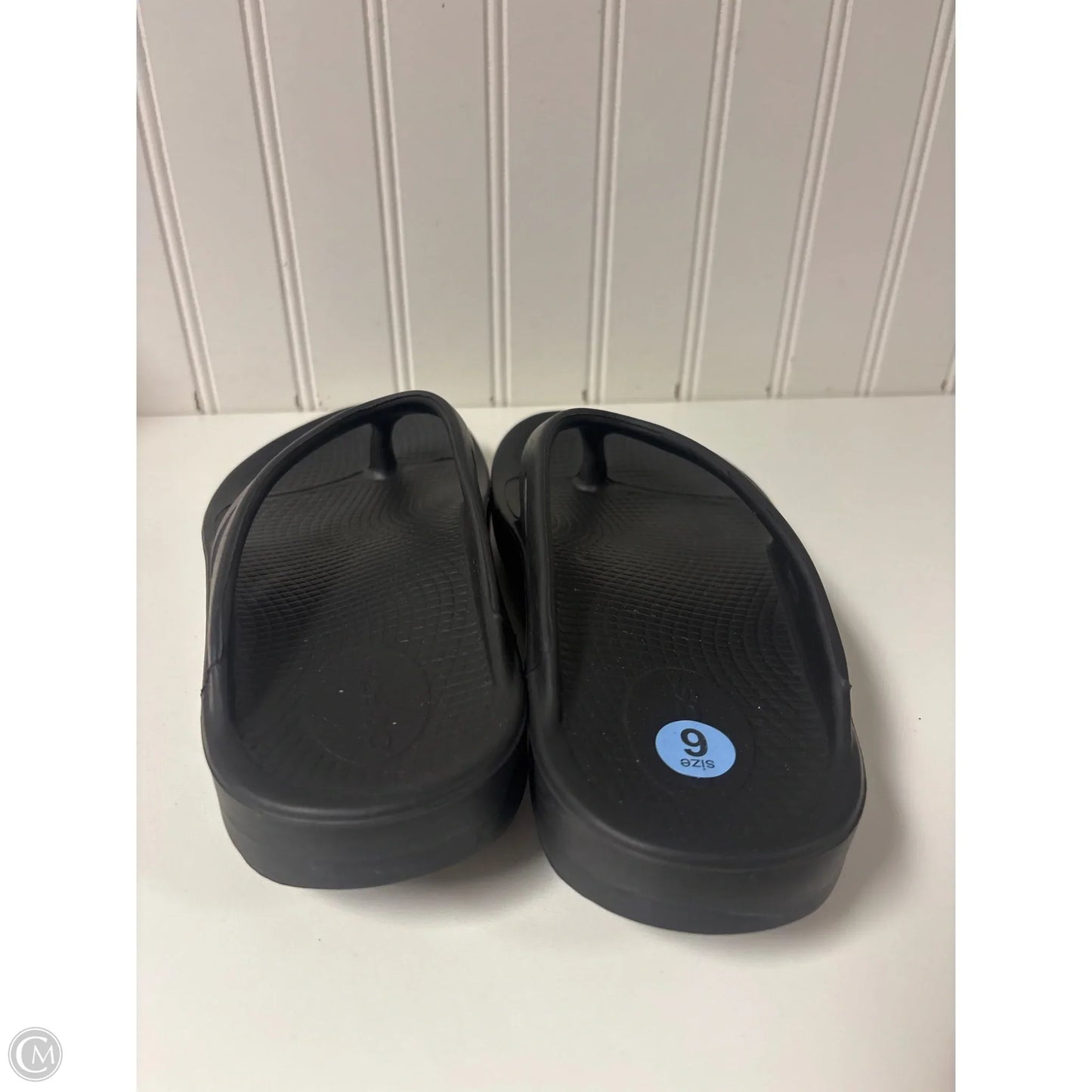 Sandals Flats By Crocs In Black, Size: 6