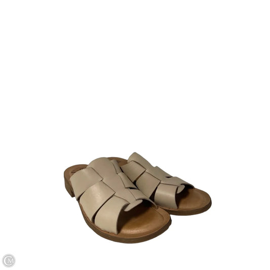 Sandals Flats By Sofft In Cream, Size: 10